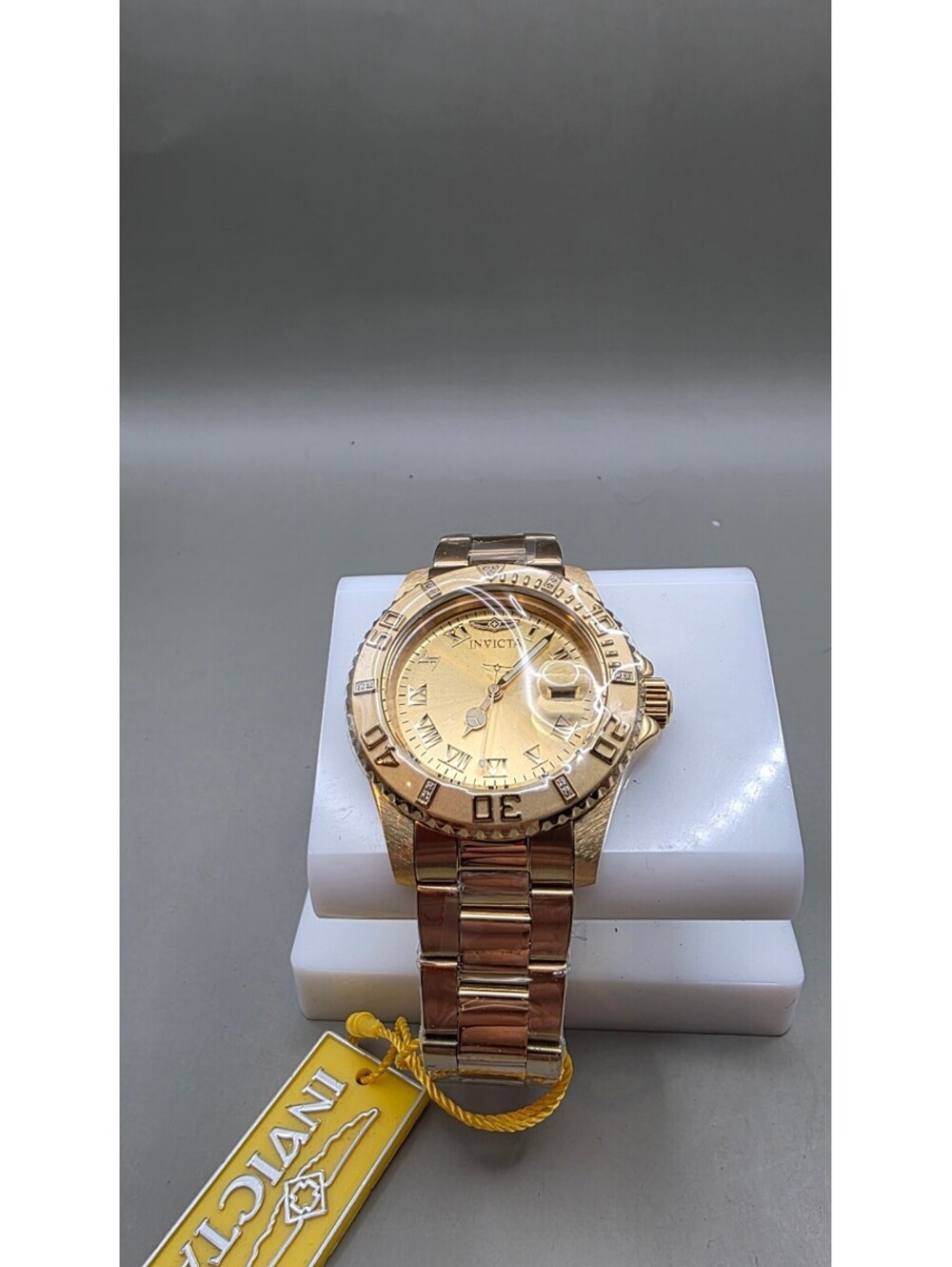 Invicta Pro Diver 0.06 Carat Diamond Men's Watch/ 40mm, Gold